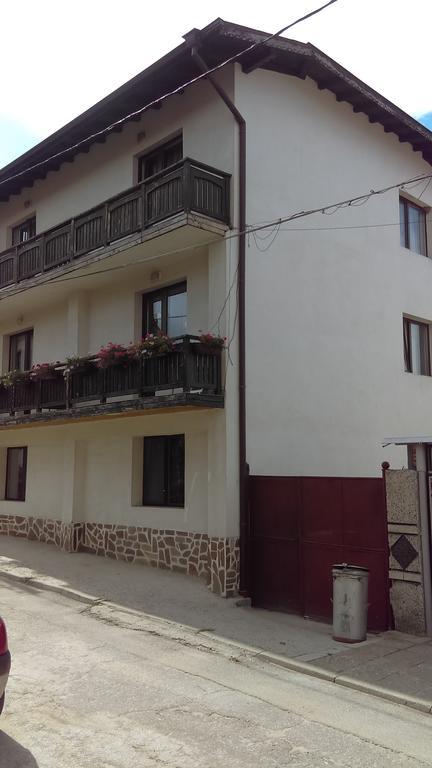 Djolevi Guesthouse Dobrinishte Exterior photo